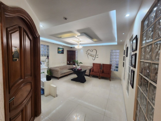 دکتر آناهیتا نادری
