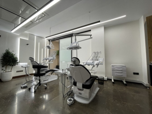 مركز دندانپزشكى دکتر امیرعلی عظیمی فریدنی