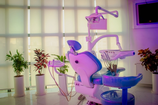 دکتر خشایار خلیل پور جراح دندانپزشک در مشهد