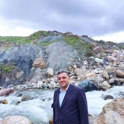 دکتر ناصر غفارزاده 
