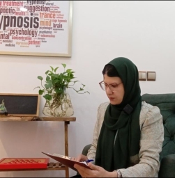 رویا خضری پور 